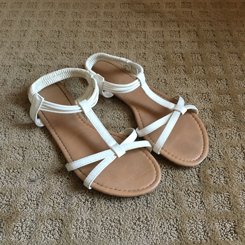 🤍Simple White Sandals🤍